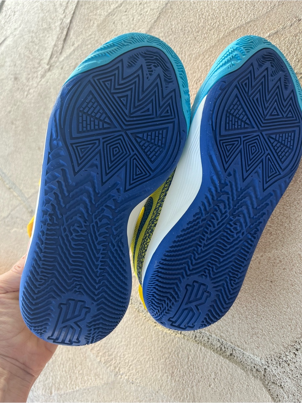 NEW Nike Kyrie Flytrap Kids Yellow & Blue Multicolor Basketball Sneakers - Picture 4 of 4